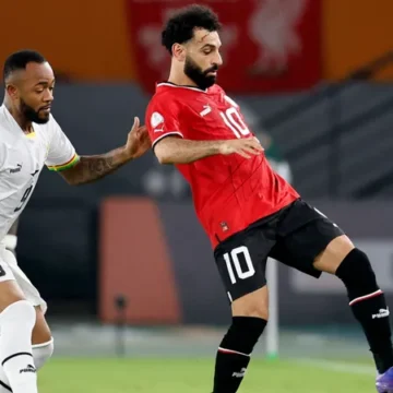 1-1686472 ضربة لمصر أمام غانا.. خروج النجم صلاح من المباراة مصابا