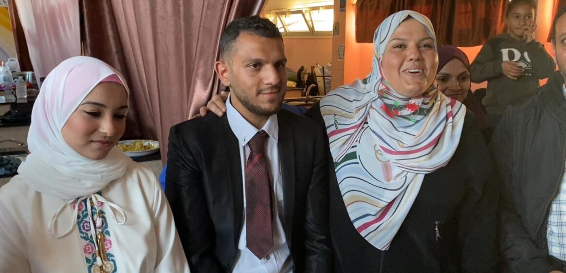 أفراح على إيقاع الرصاص.. فرحة فى غزة بزواج محمد وياسمين فى مدرسة للاجئين