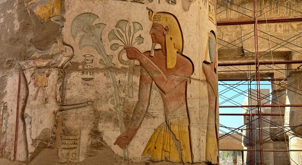 الانتهاء من 95% من مشروع ترميم صالة الأعمدة الكبري بمعابد الكرنك بالأقصر