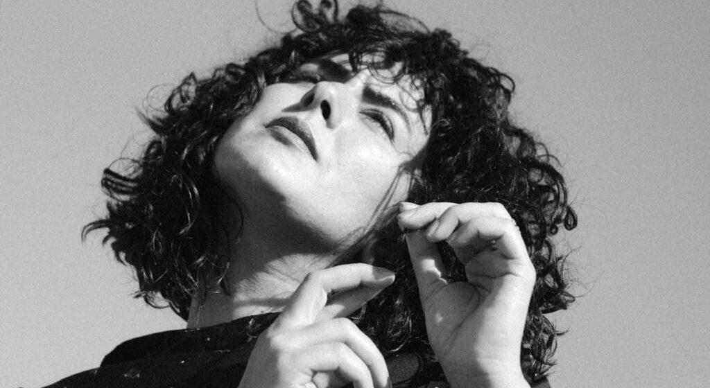 دينا الوديدي: استغرقت 3 سنوات في تحضير ألبوم “بينا”.. وأغنية “بندهلك” تعبر عني