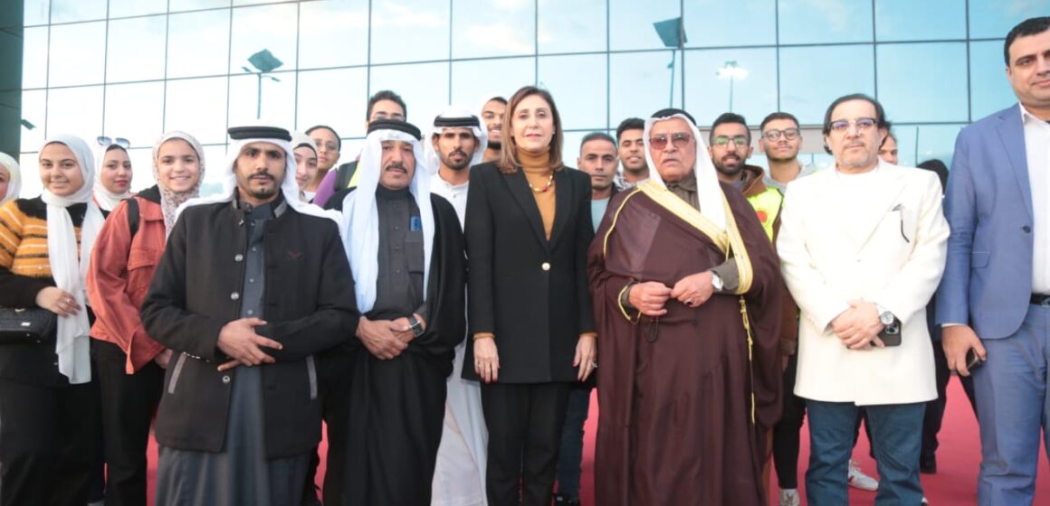 وزيرة الثقافة تلتقي وفدًا من مشايخ وعواقل سيناء بمعرض الكتاب وتُثمن دورهم في دعم جهود التنمية الثقافية