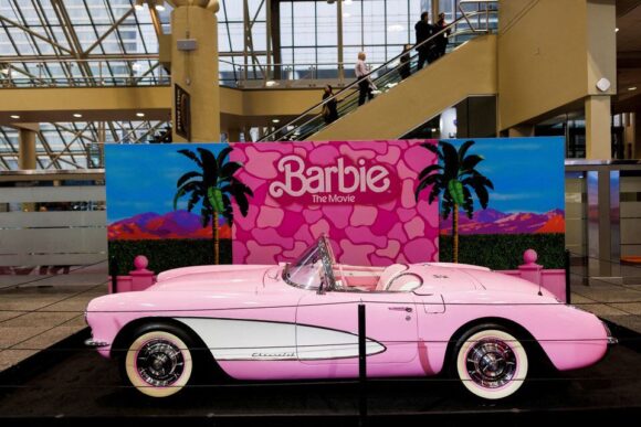 KVYQG34NXRMSXKU57X7A24UTJE أفلام بلوك باستر “باربي” و”أوبنهايمر” مرة أخرى يوم السبت