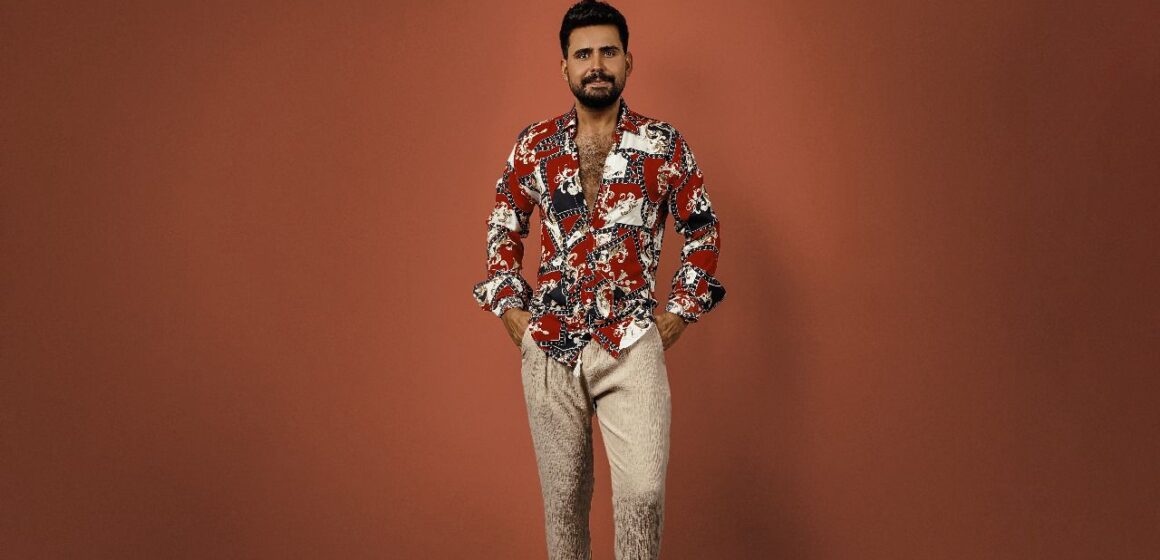 WhatsApp Image 2024-02-15 at 11.30.48 قصي حاتم يفاجئ الجمهور بجديده من اللون الريفي العراقي بأغنية “چنك ورد”