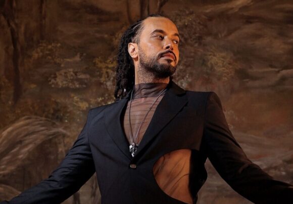 WhatsApp Image 2024-02-15 at 19.57.42 عبد الفتاح الجريني يطرح أحدث أغانيه “على بالي” وتتصدر التريند