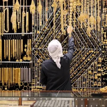 dubai_gold_souk_gettyimages-1288645660-1-data-49195716 تجارة الذهب: هل تخطف الإمارات البريقَ من سويسرا؟