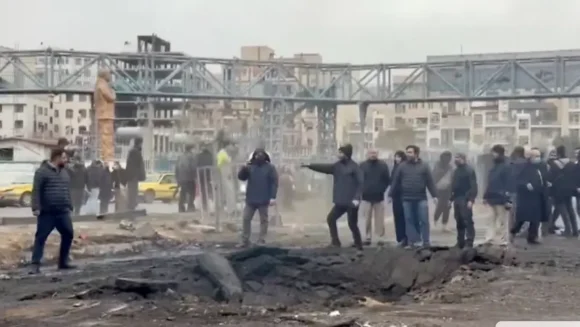 13 يوماً من الحرب.. إسرائيل تضرب أصفهان وصفارات تدوي بتل أبيب